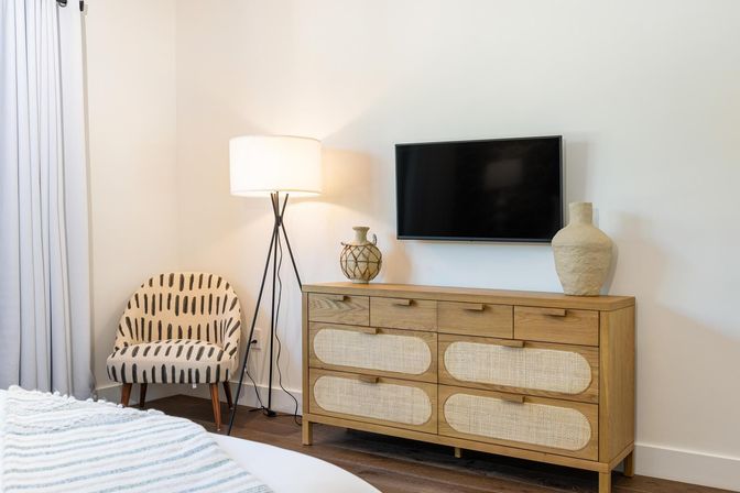 Insta-Worthy 5 BR with Heated Pool: 5 Minutes to Las Olas image 12