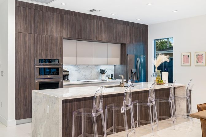 Insta-Worthy 5 BR with Heated Pool: 5 Minutes to Las Olas image 24