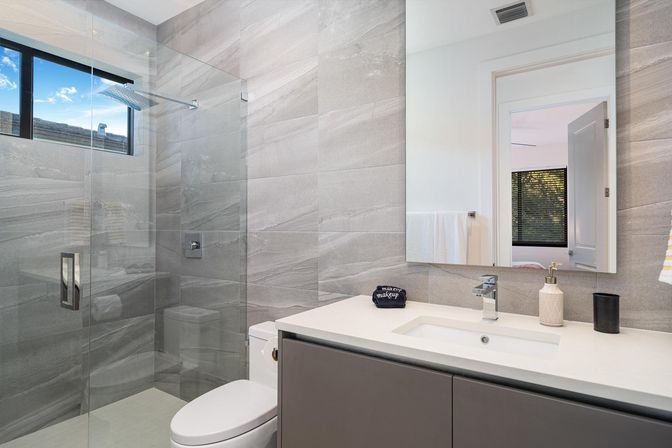 Insta-Worthy 5 BR with Heated Pool: 5 Minutes to Las Olas image 23