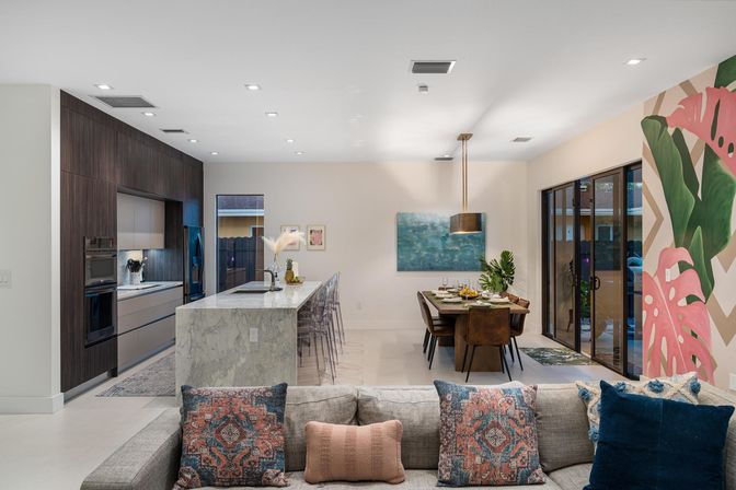 Insta-Worthy 5 BR with Heated Pool: 5 Minutes to Las Olas image 25
