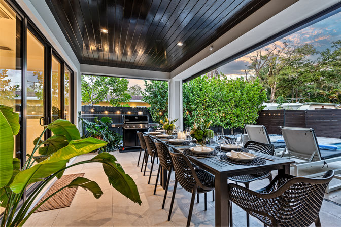 Insta-Worthy 5 BR with Heated Pool: 5 Minutes to Las Olas image 2