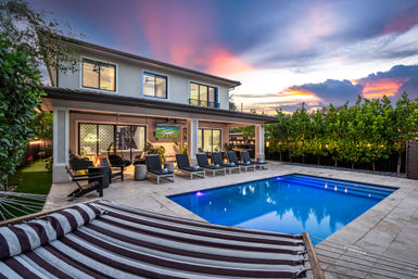 Insta-Worthy 5 BR with Heated Pool: 5 Minutes to Las Olas image 1