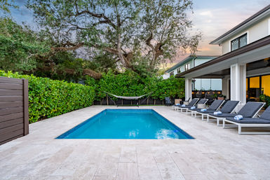 Insta-Worthy 5 BR with Heated Pool: 5 Minutes to Las Olas image 9