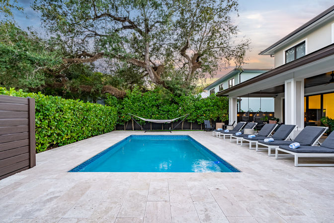 Insta-Worthy 5 BR with Heated Pool: 5 Minutes to Las Olas image 9