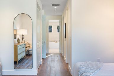 Insta-Worthy 5 BR with Heated Pool: 5 Minutes to Las Olas image 13