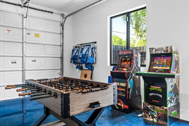 Insta-Worthy 5 BR with Heated Pool: 5 Minutes to Las Olas image 36