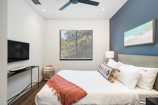 Insta-Worthy 5 BR with Heated Pool: 5 Minutes to Las Olas image 21