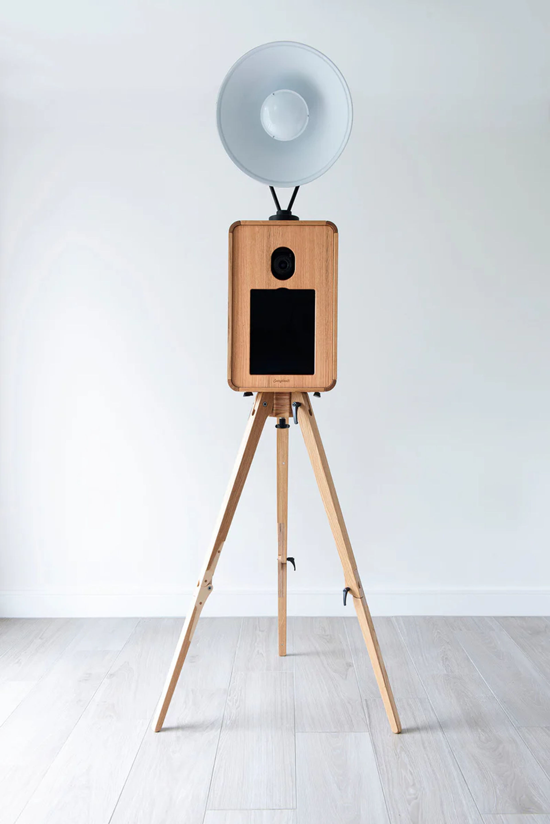 Il Piccolo Foto Booth: A Refined Photographic Experience image 2
