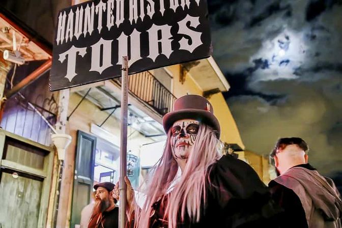 Haunted History Pub Crawl: Discover Ghosts, Vampires, and True Crime Legends image 2