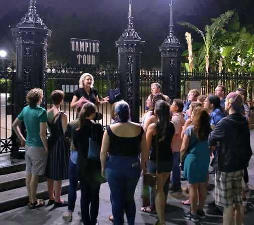 Haunted History Pub Crawl: Discover Ghosts, Vampires, and True Crime Legends image 4