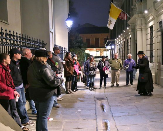 Haunted History Pub Crawl: Discover Ghosts, Vampires, and True Crime Legends image 12