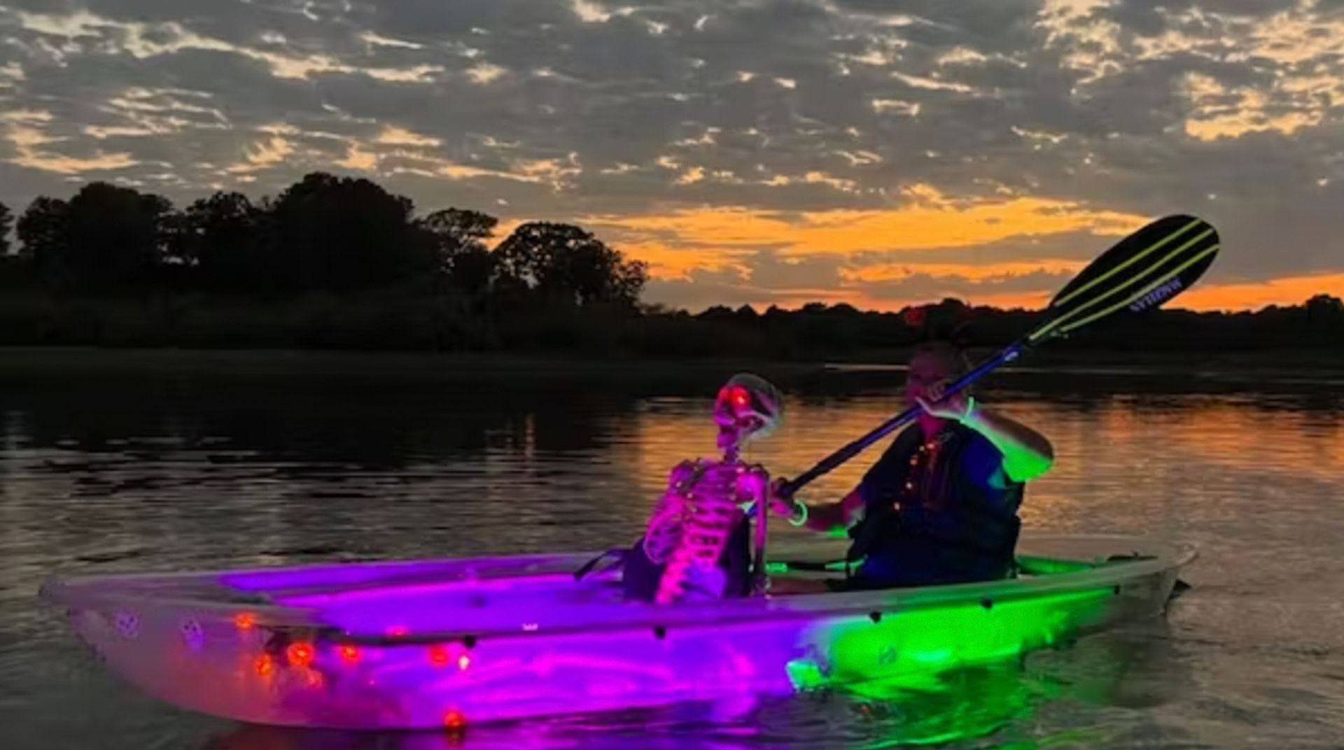 Grapevine Lake Sunset & Glow Clear Kayak Tour image 2