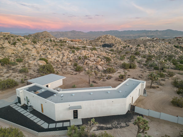 Mars Landing: 4-Bedroom Rental with Fire Pit, Pool & Spa Near Joshua Tree National Park image 10