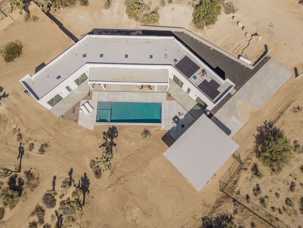 Mars Landing: 4-Bedroom Rental with Fire Pit, Pool & Spa Near Joshua Tree National Park image 8