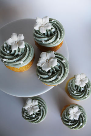 Bespoke Sugar Flower Cupcakes: One Dozen Luxury Cupcakes Topped with Hand Sculpted Florals image 13