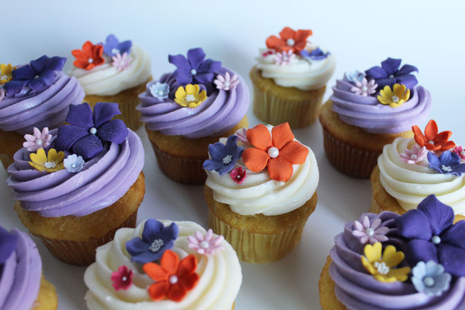 Bespoke Sugar Flower Cupcakes: One Dozen Luxury Cupcakes Topped with Hand Sculpted Florals image 15