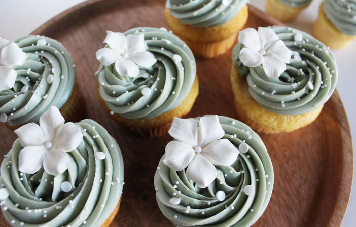 Bespoke Sugar Flower Cupcakes: One Dozen Luxury Cupcakes Topped with Hand Sculpted Florals image 11