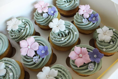 Bespoke Sugar Flower Cupcakes: One Dozen Luxury Cupcakes Topped with Hand Sculpted Florals image 9