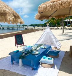 Beachy Vibe Luxury Picnic with the Guest of Honor in Front of the Soothing Sea image 6