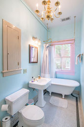 B'ham Tree House: Magical Mansion with 7 Suites & Cozy Hangout Spots image 5