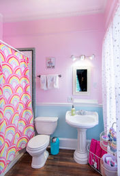 B'ham Tree House: Magical Mansion with 7 Suites & Cozy Hangout Spots image 18