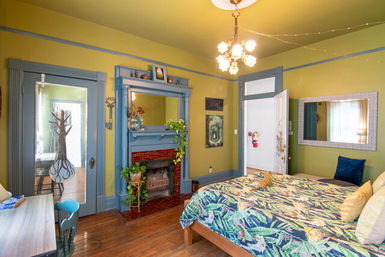 B'ham Tree House: Magical Mansion with 7 Suites & Cozy Hangout Spots image 9