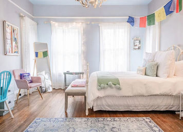B'ham Tree House: Magical Mansion with 7 Suites & Cozy Hangout Spots image 3
