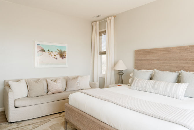 Steps to the Beach: Spacious 7-Bed Home with Grill image 10