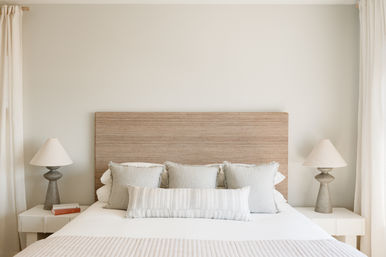 Steps to the Beach: Spacious 7-Bed Home with Grill image 11