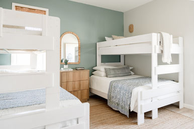 Steps to the Beach: Spacious 7-Bed Home with Grill image 13