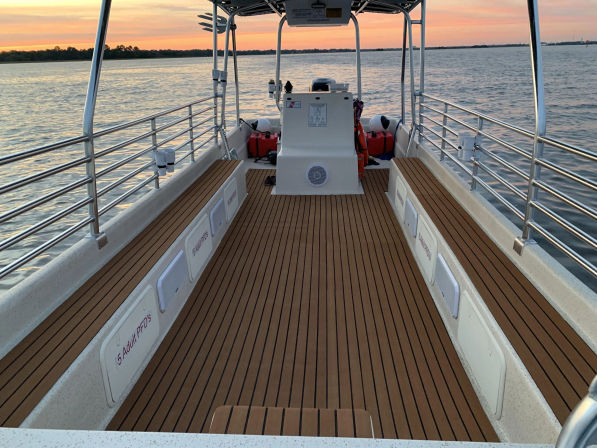 Private Sunset Boat Cruise: Sip, Sightsee & Unwind on the Water image 7