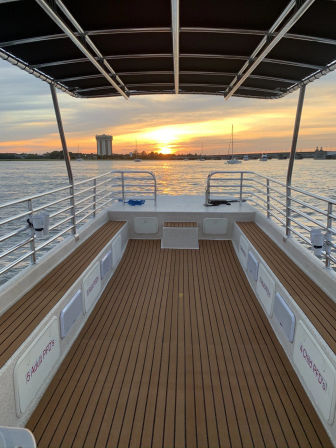 Private Sunset Boat Cruise: Sip, Sightsee & Unwind on the Water image 5