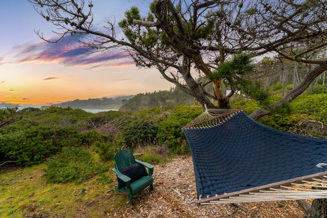 Wander Anchor Bay: Luxe 3BR Coastal Retreat in Gualala with Gym, Hot Tub & Ocean Views image 11