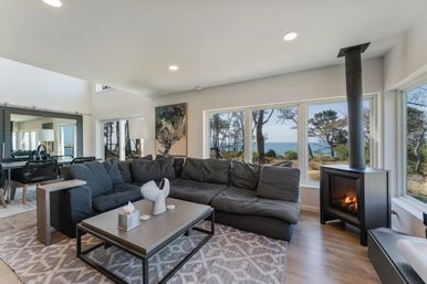 Wander Anchor Bay: Luxe 3BR Coastal Retreat in Gualala with Gym, Hot Tub & Ocean Views image 6