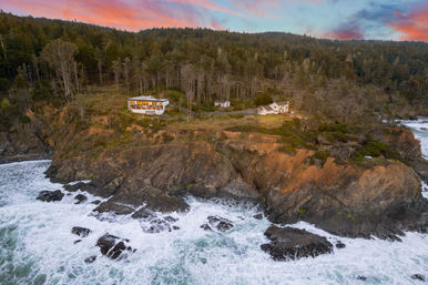 Wander Anchor Bay: Luxe 3BR Coastal Retreat in Gualala with Gym, Hot Tub & Ocean Views image 15