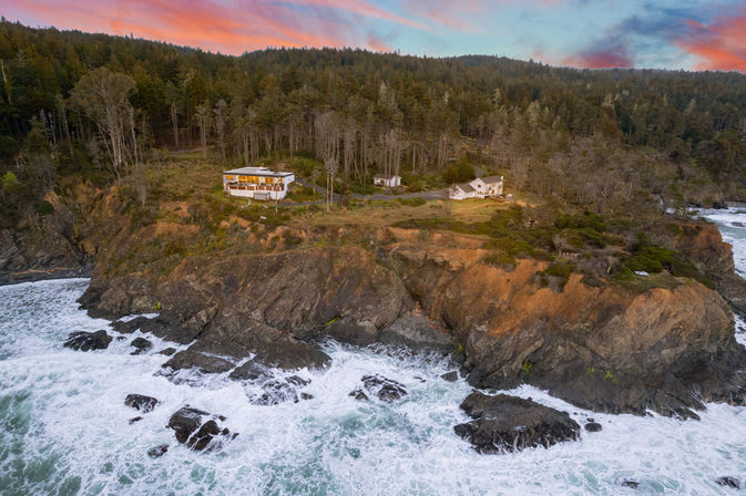 Wander Anchor Bay: Luxe 3BR Coastal Retreat in Gualala with Gym, Hot Tub & Ocean Views image 15