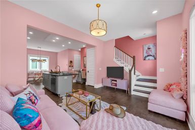 Bright 3BR East Nash Retreat: Music-Themed & 10 Minutes from Broadway image 7