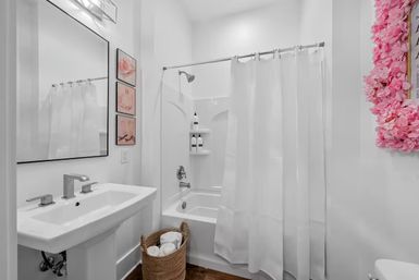 Bright 3BR East Nash Retreat: Music-Themed & 10 Minutes from Broadway image 26