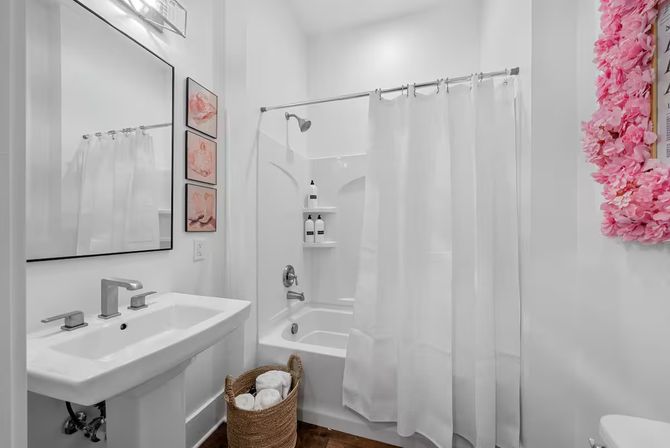 Bright 3BR East Nash Retreat: Music-Themed & 10 Minutes from Broadway image 26