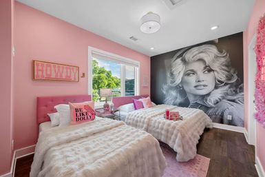Bright 3BR East Nash Retreat: Music-Themed & 10 Minutes from Broadway image 19