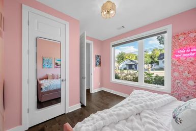 Bright 3BR East Nash Retreat: Music-Themed & 10 Minutes from Broadway image 18
