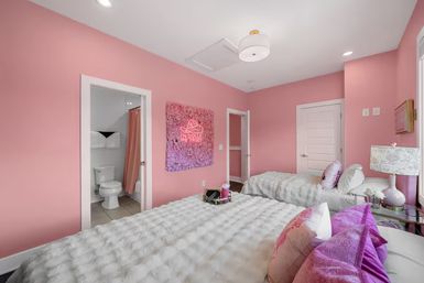 Bright 3BR East Nash Retreat: Music-Themed & 10 Minutes from Broadway image 22