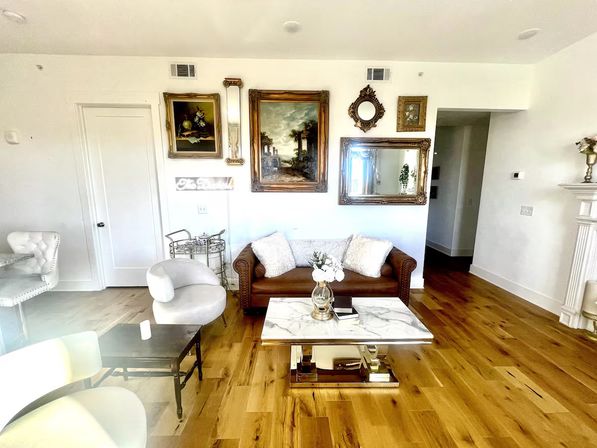 The Royal Penthouse Suite: 3 Bedrooms & 3 Bathrooms with Huge Terrace image 2