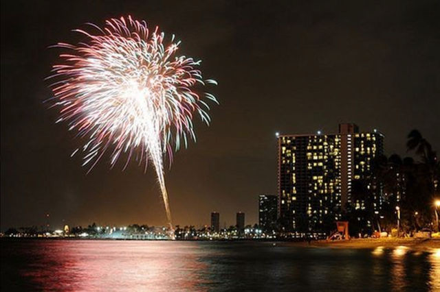 Private Friday Night Fireworks Cruise with Complimentary Drinks from Kewalo Basin Harbor (Up to 49 Passengers) image 5