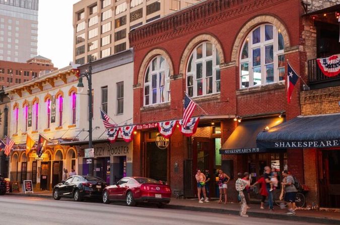 Live Music Pub Crawl in Downtown Austin image 5