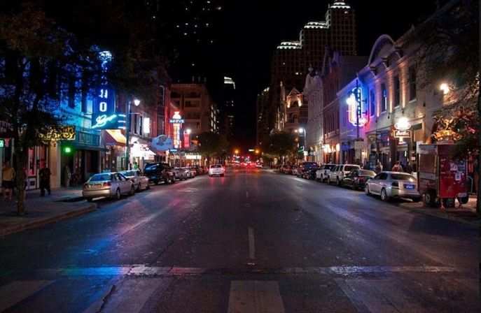 Live Music Pub Crawl in Downtown Austin image 4