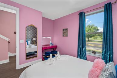Disco Cowgirl: Rooftop Lounge + Fireplace & Minutes to Broadway image 16
