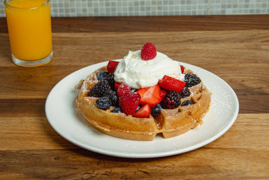 Brunch, Bubbly + a 2lb Cinnamon Roll? Yes Please! image 16
