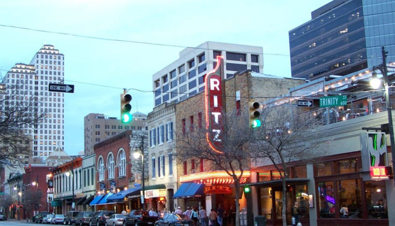 Texas-Size Bachelorette Bash: Austin’s Live Music Pub Crawl image 4