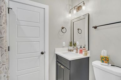 The Bluebelle East Nashville: CMA Ready Monthly Rental image 12
